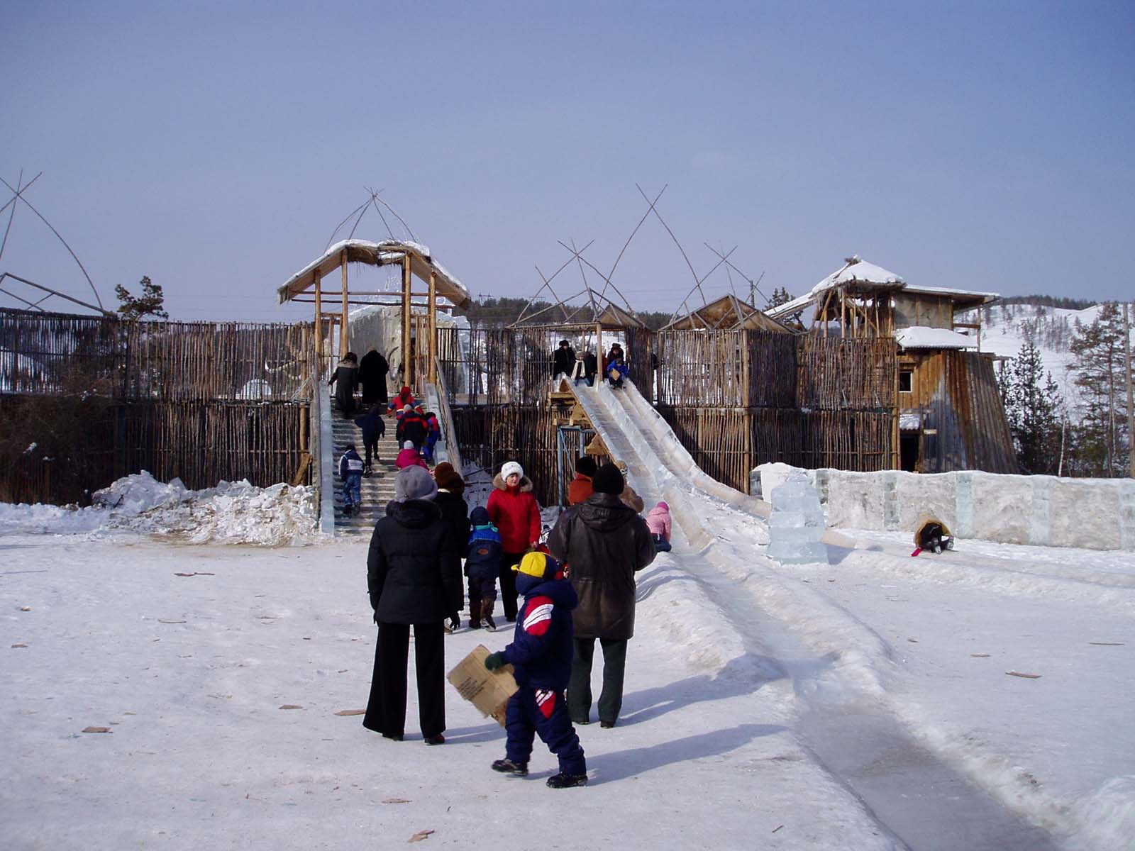 Этнокомплекс "Ытык Хая" ("Три мамонта") в марте 2004 года