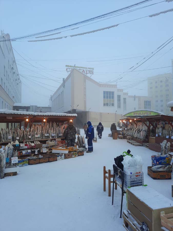 Воскресное утро на Крестьянском рынке Якутска. 7 февраля 2021 г.