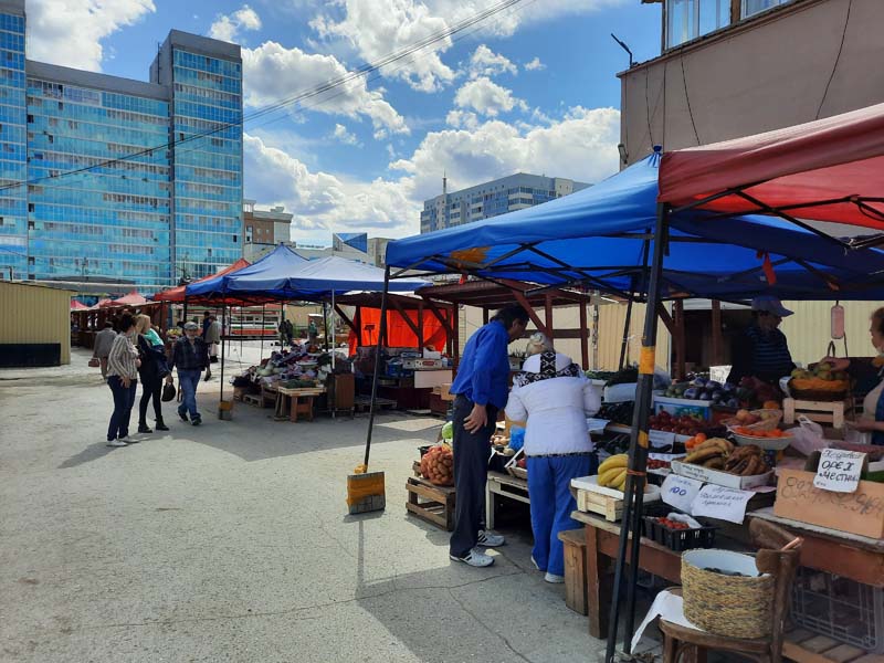 Крестьянский рынок и Комсомольская площадь в Якутске. 31 мая 2021 г.