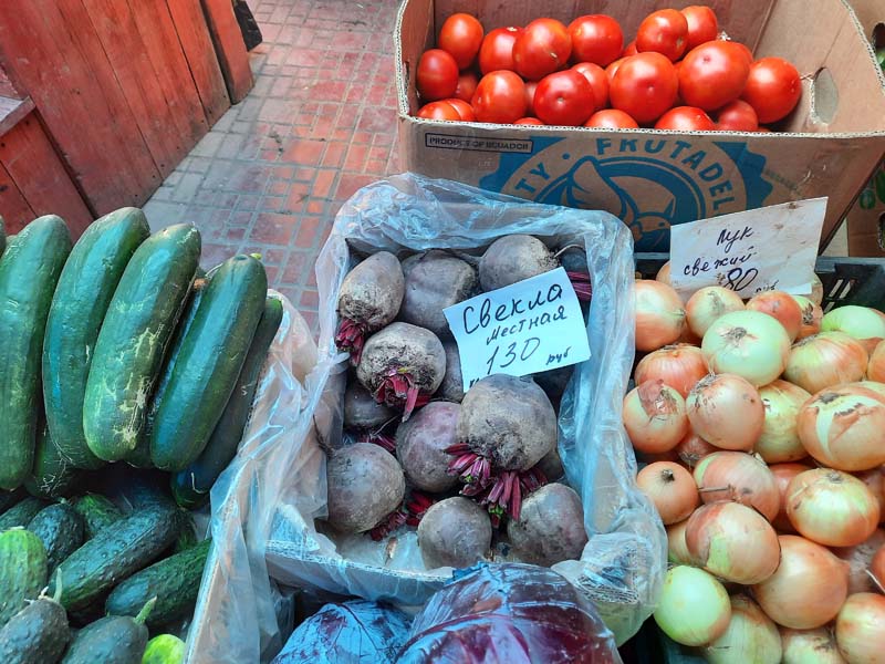 Крестьянский рынок 10.08.2021 года: Свежая местная картошка по 200 рублей за кг как яблоки!