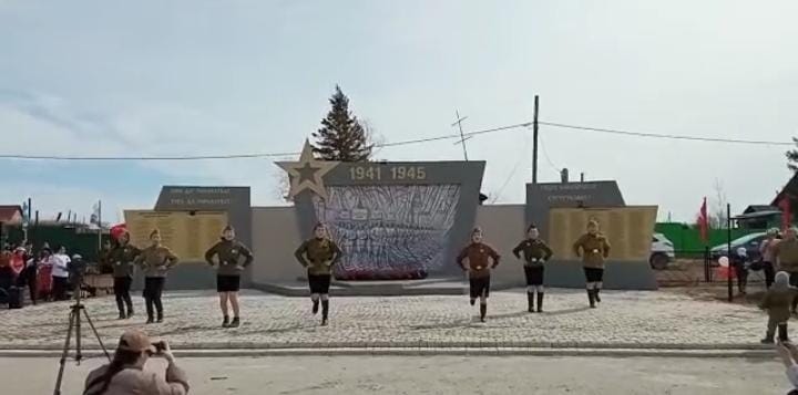В Техтюрском наслеге прошли Парад Победы и акция "Бессмертный Полк"