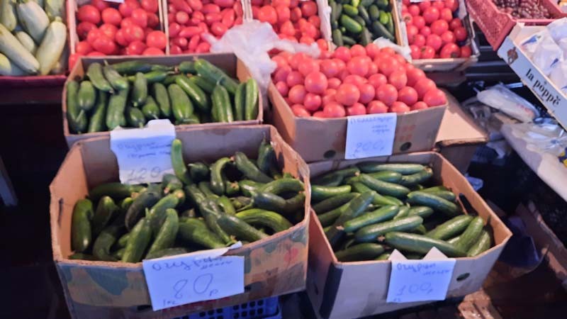 Видео овощных рядов Крестьянского рынка Якутска 11 июля 2022 г.