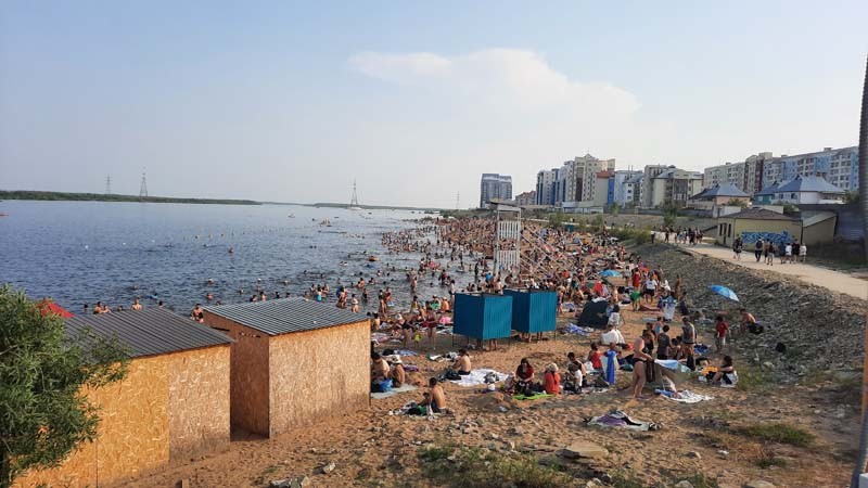 Летний день: дачные радости и городской пляж Якутска