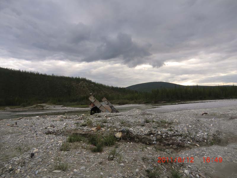 В Якутии горные реки вышли из берегов. Перекрыта дорога