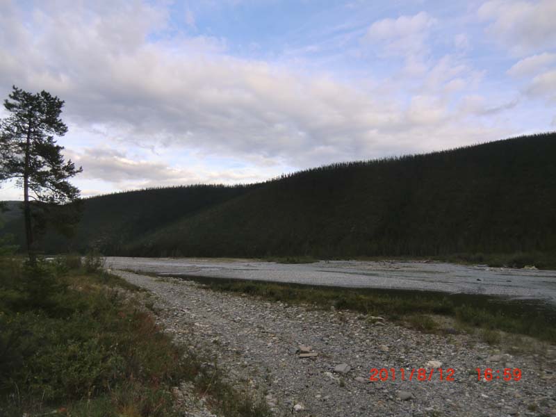 В Якутии горные реки вышли из берегов. Перекрыта дорога