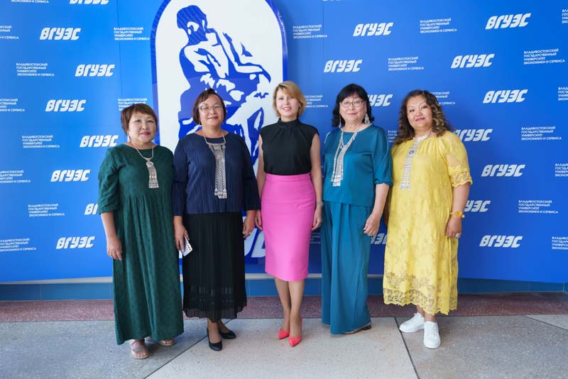 Выпускники ВГУЭС из Якутии поздравляют родной университет