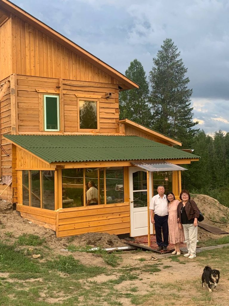 Общественники построили ученому из Якутии Чомчоеву новый дом
